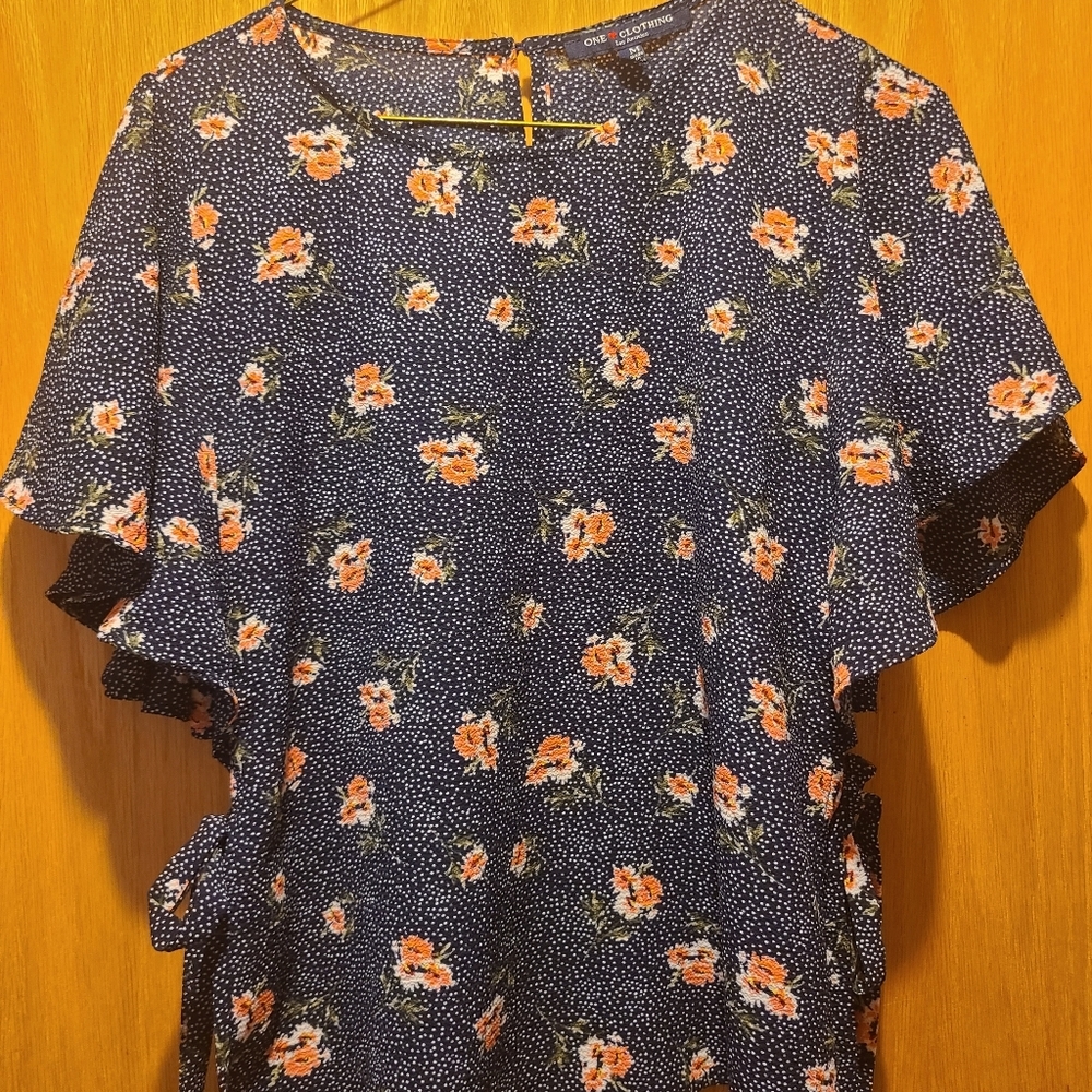 One ❤️ Clothing Medium Floral Blouse